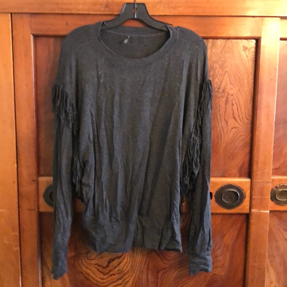 Riller & fount gray l/s top w/ fringe@ arms sz 2